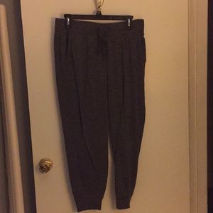 Active, loose fit yoga pants